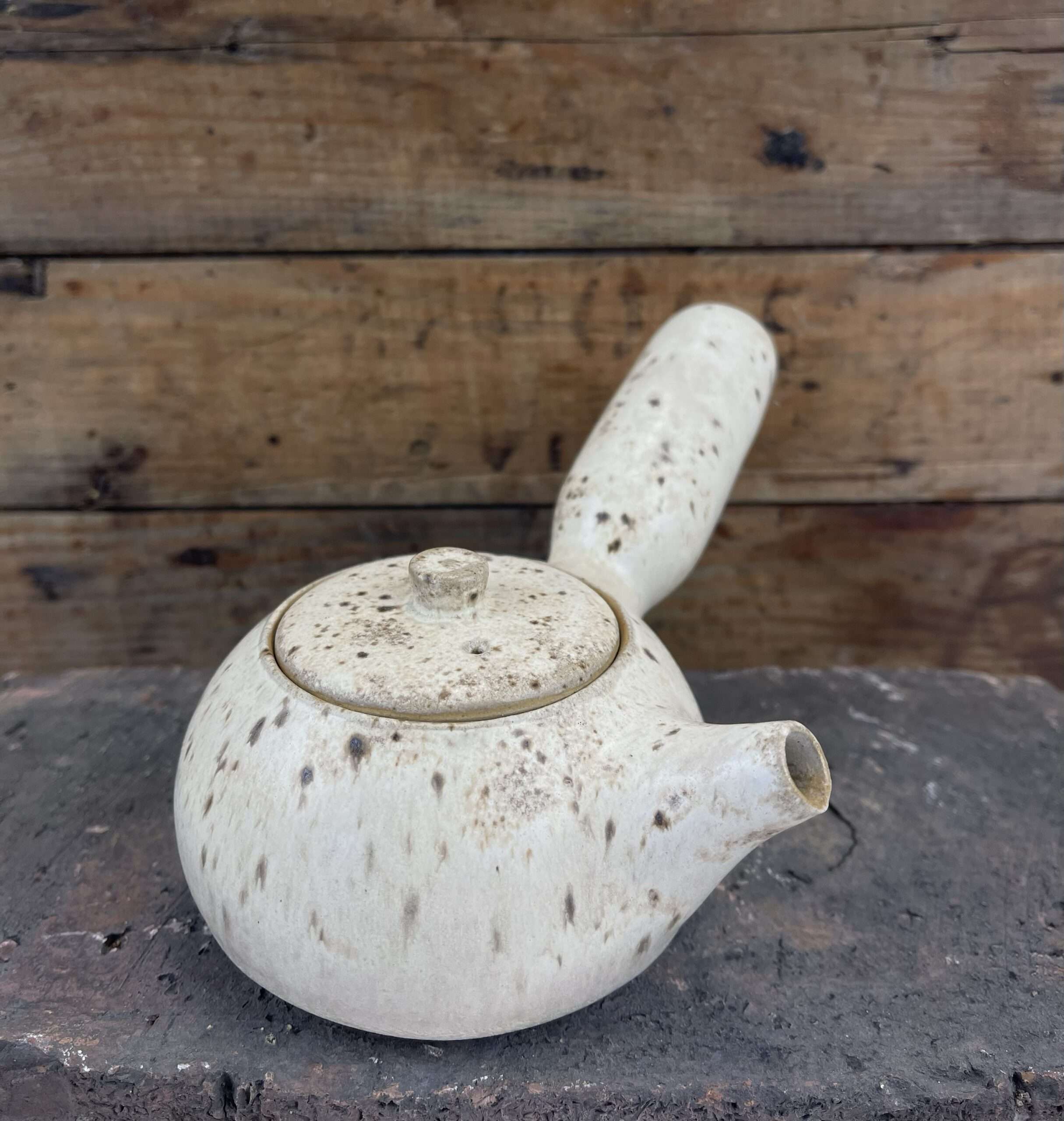 Unikaalne Kästitöö Keraamia, Töötoad, Tellimustööd